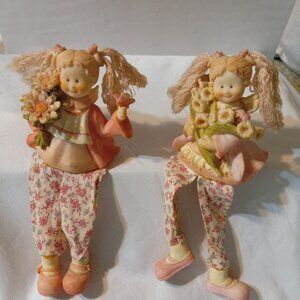 DANGLING FEET SHELF TWIN GIRLS' FIGURINE